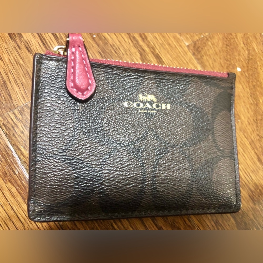 Coach Key Change ID Holder